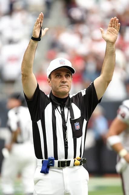 referee 1544532 640 - Becoming a Part of Football History: A Look at the Top NFL Super Bowl Stadiums