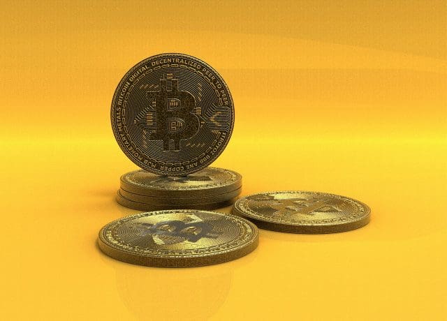 Digital Currencies Versus Bitcoins: Know the Differences