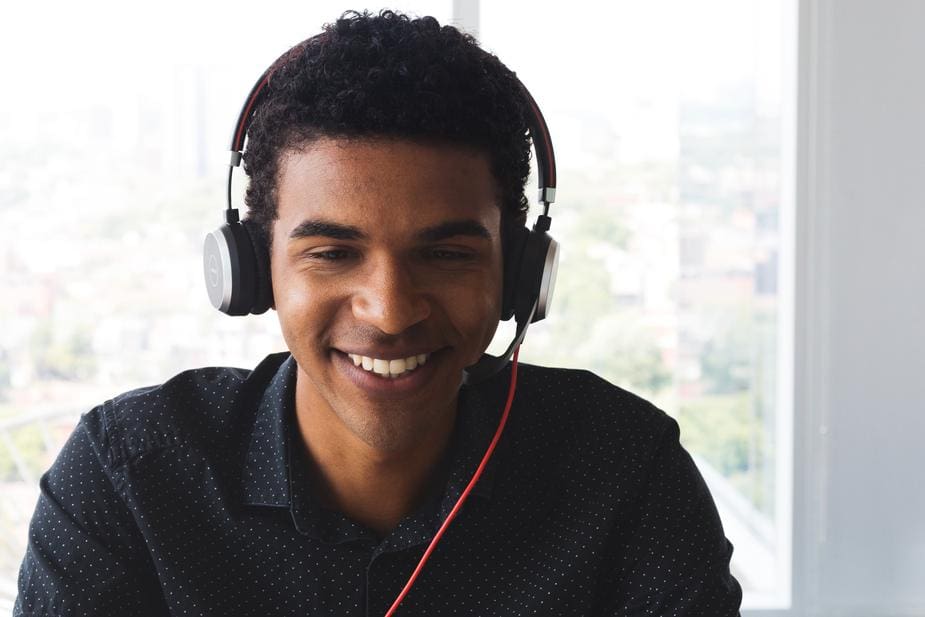 customer support staff smiles - How to Grow Your Business: 10 Effective Ways to Do It Right