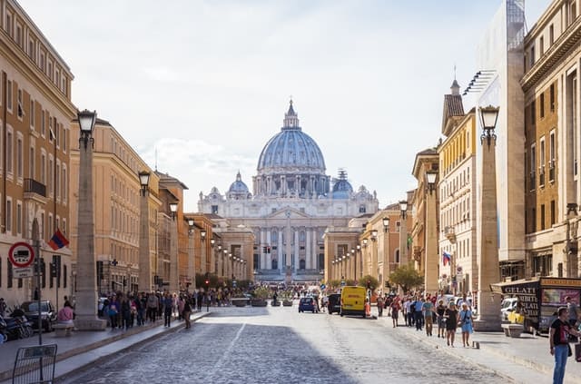 claudio hirschberger HI5c2A LOqs unsplash - Things to Think About When Planning Your Journey to Rome for the First Time