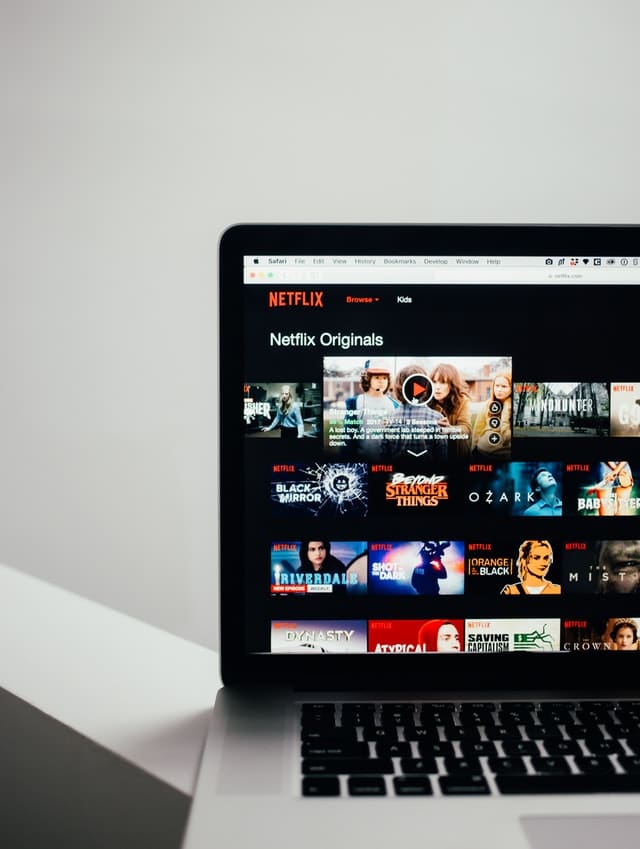 charles deluvio jtmwD4i4v1U unsplash - Top 3 solutions to tackle Netflix “WHAT TO WATCH?’ problem