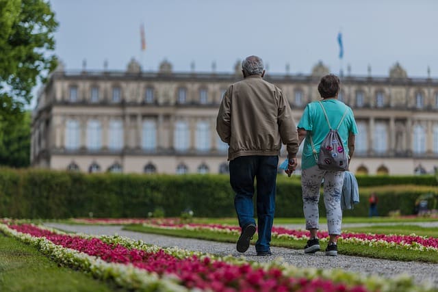 How Seniors Stay Safe While Traveling
