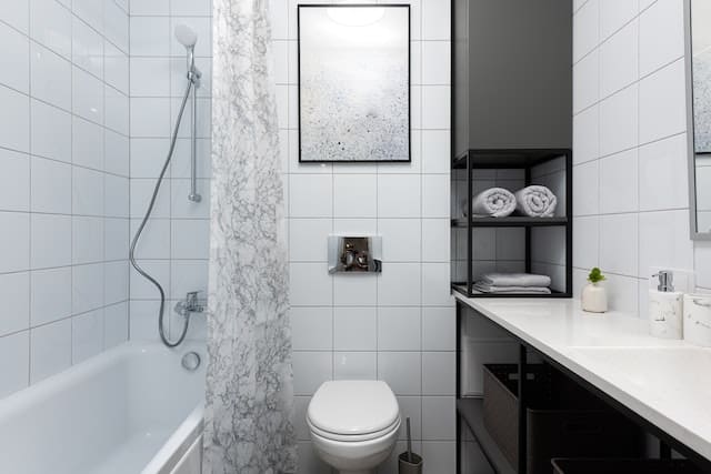 8 Pocket Friendly Tips to Create a Comfortable and Aesthetic Looking Bathroom