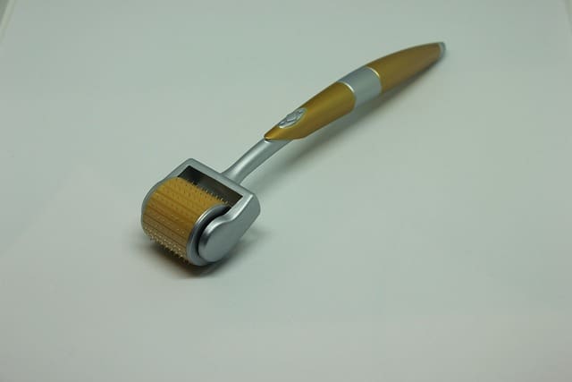 Microneedle roller for the skin